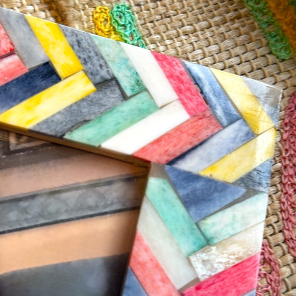 LIKE NEW RARE World Market 4x6 Bone Inlay Picture Frame-Multicolored Chevron - Picture 8 of 11